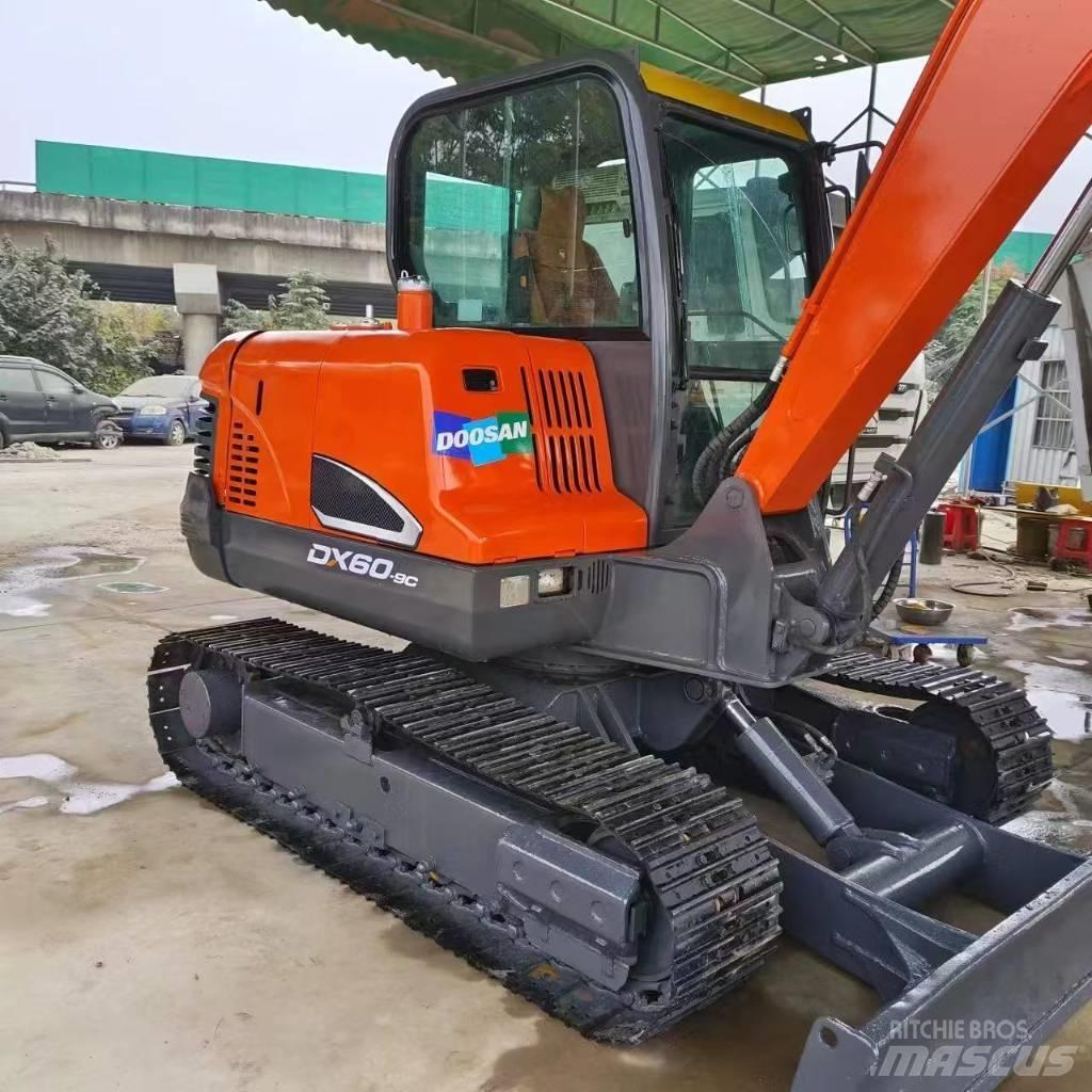 Doosan DX 60-9 C Bandgrävare