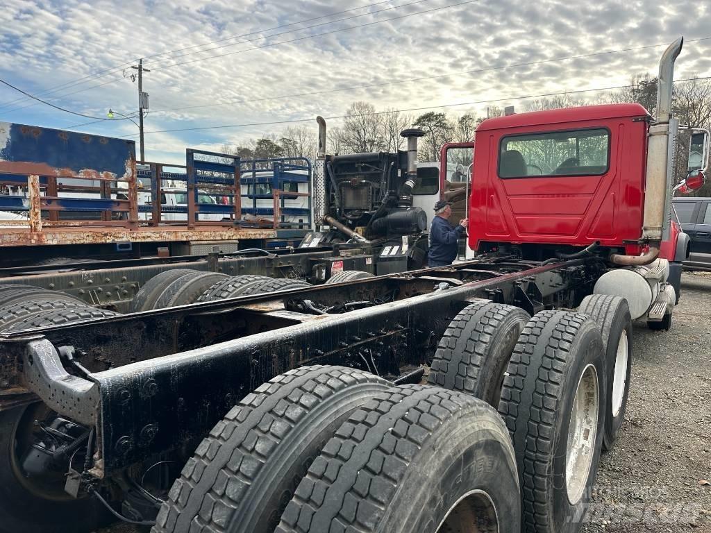 Mack CV 713 Lastväxlare med kabellift
