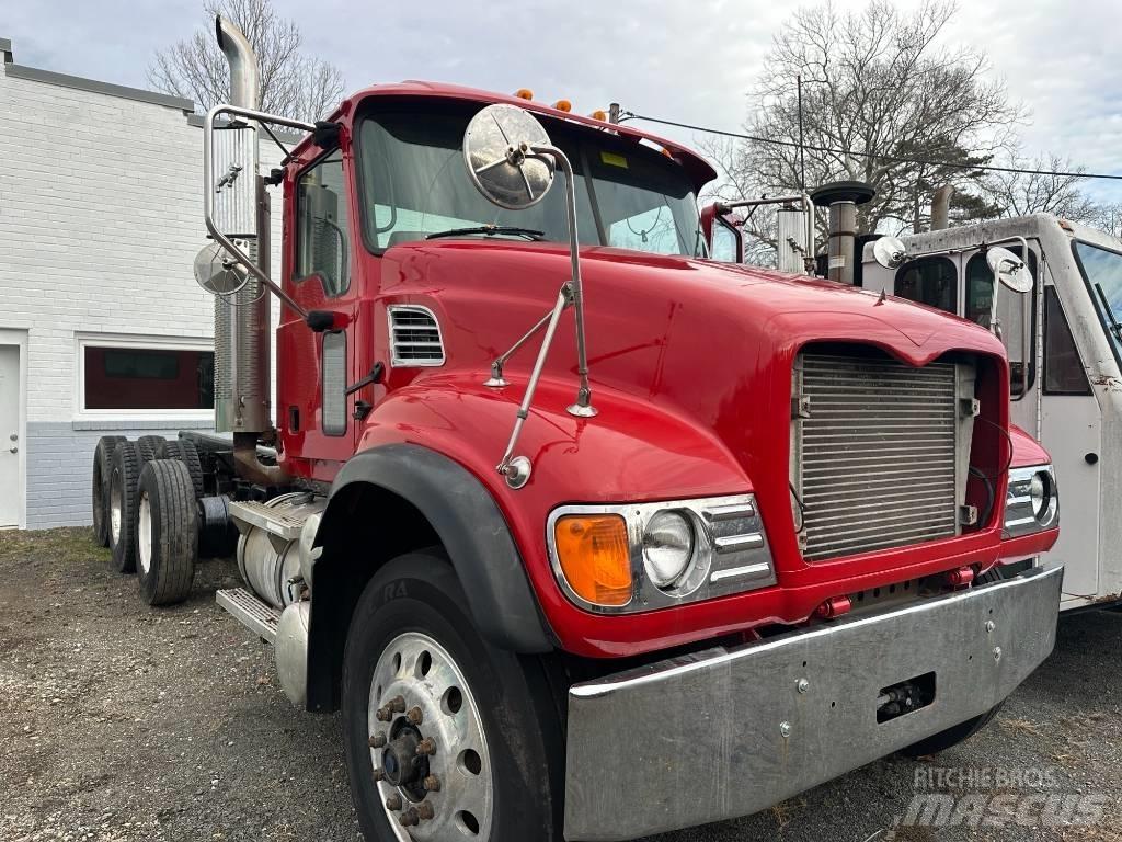 Mack CV 713 Lastväxlare med kabellift