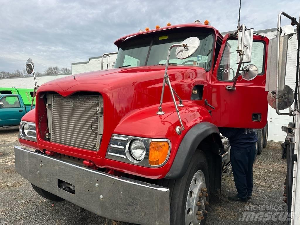 Mack CV 713 Lastväxlare med kabellift