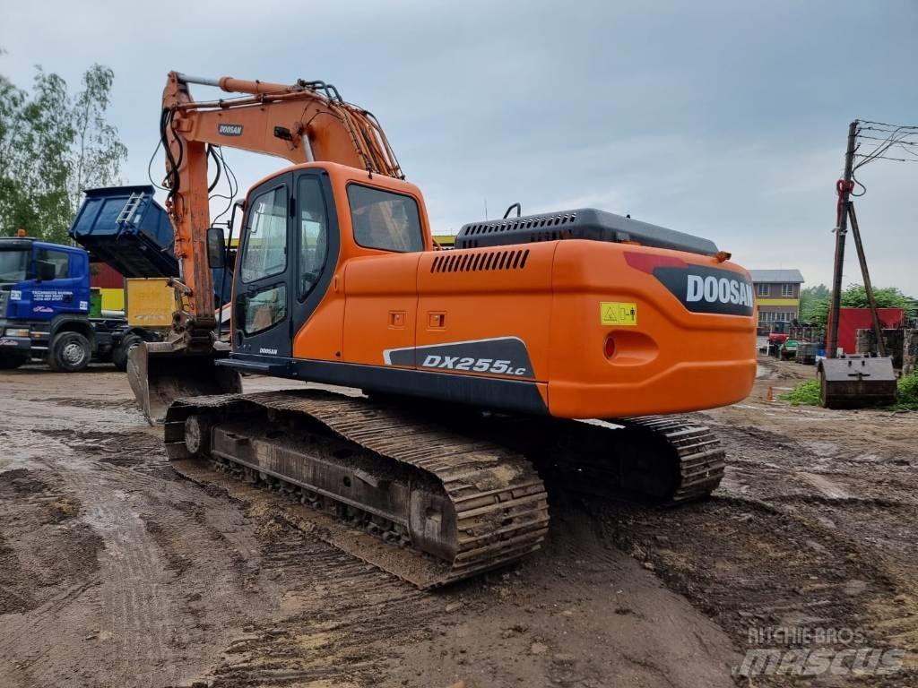 Doosan DX 255 LC Bandgrävare