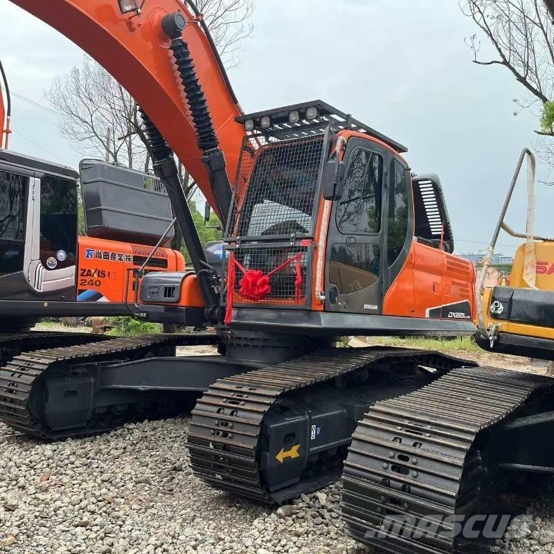 Doosan DX225 Bandgrävare