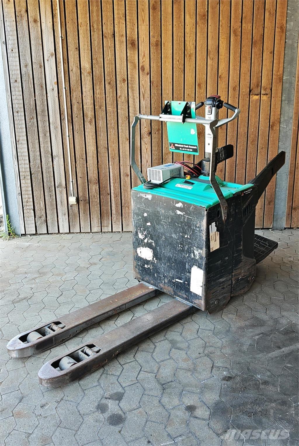 Mitsubishi PBV20N2 Flaktruck