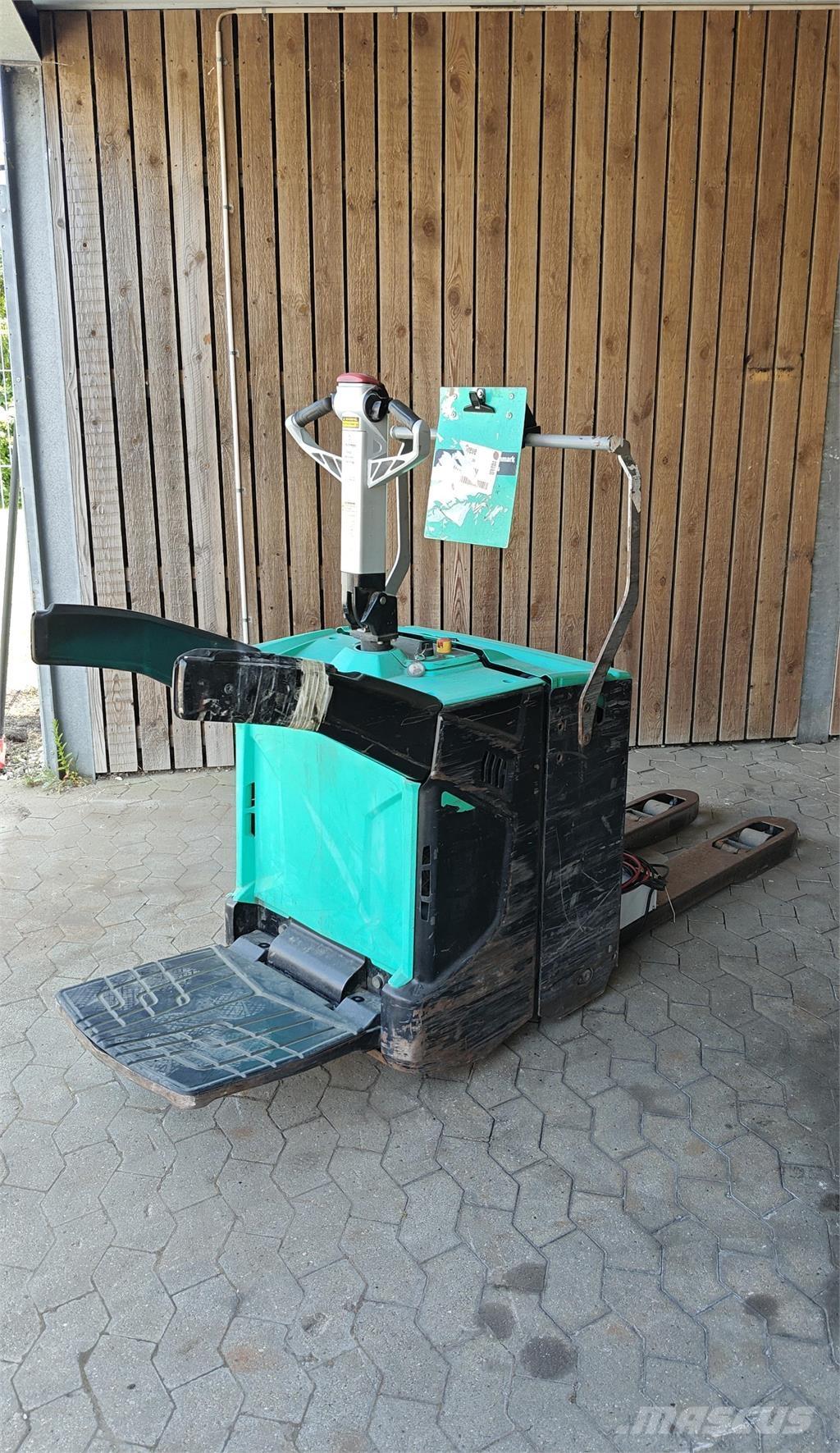 Mitsubishi PBV20N2 Flaktruck