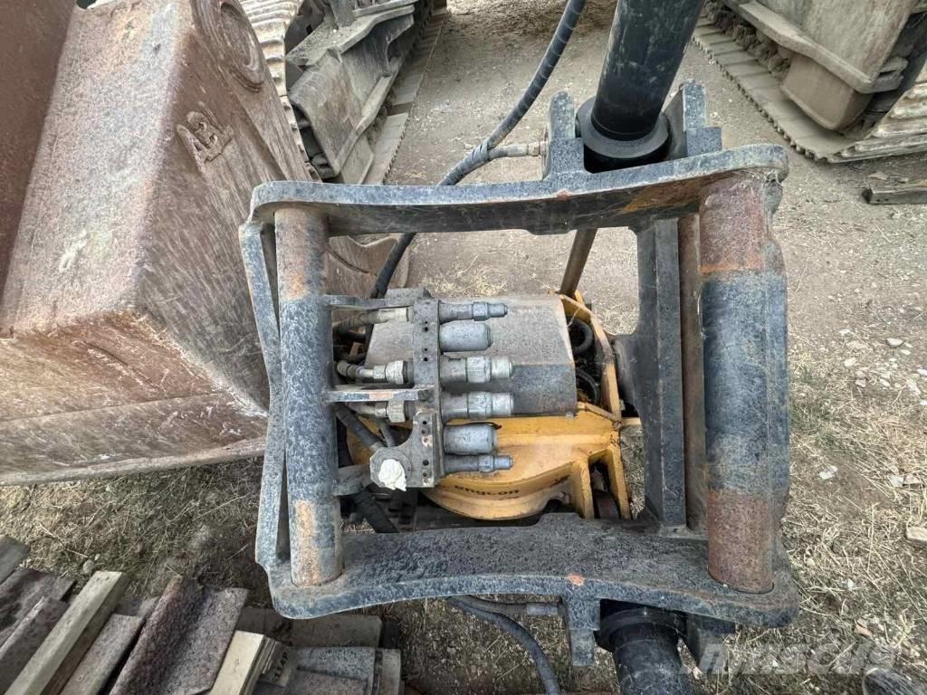 CAT 329 D LN VA Bandgrävare