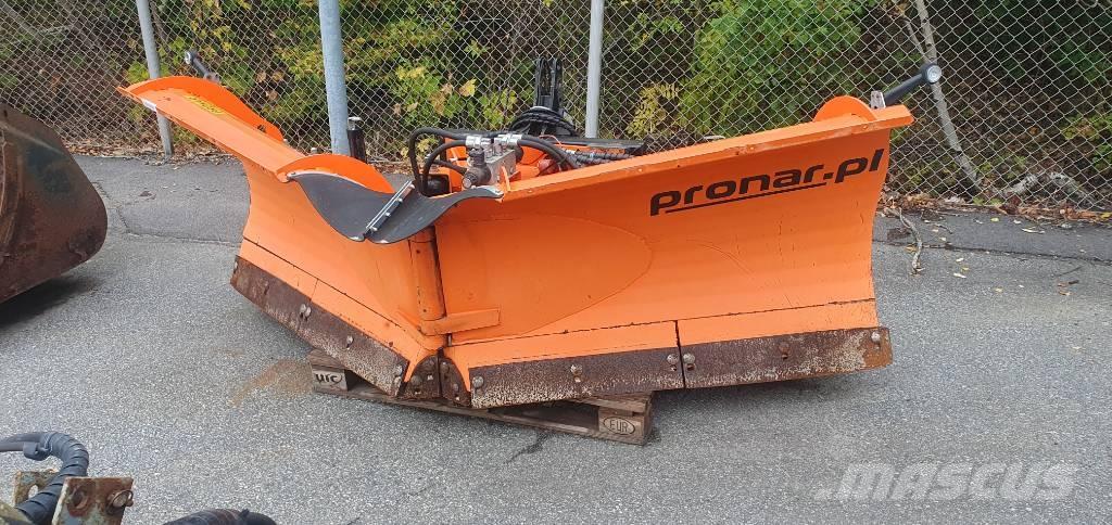 Pronar PUV 2800 M Snöblad och plogar