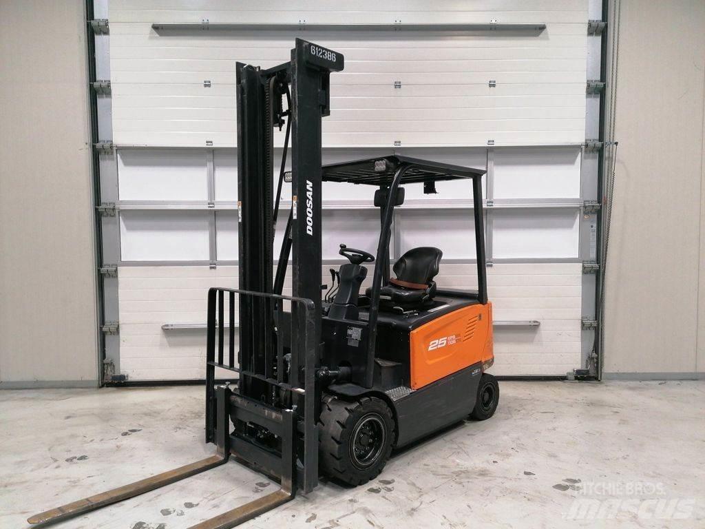 Doosan B25X-7 Elmotviktstruckar