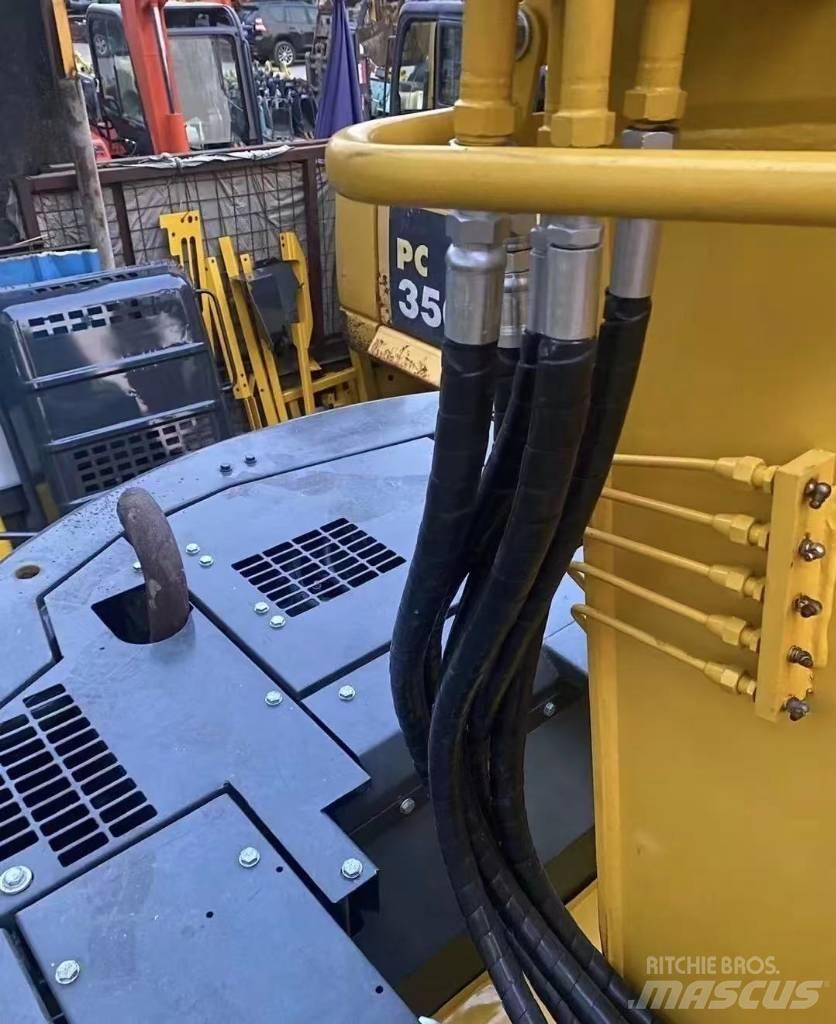 Komatsu 128 US Bandgrävare