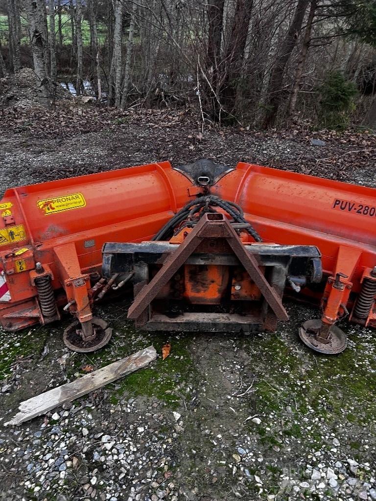 Pronar PUV 2800 Snöblad och plogar