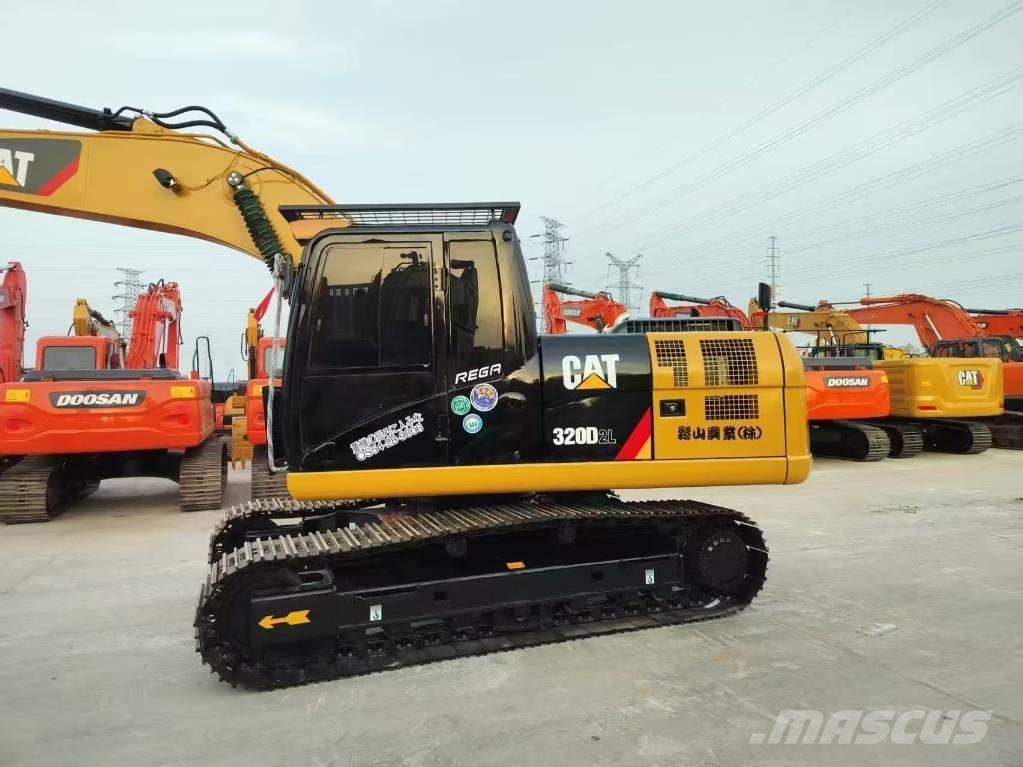 CAT 320D2L Bandgrävare