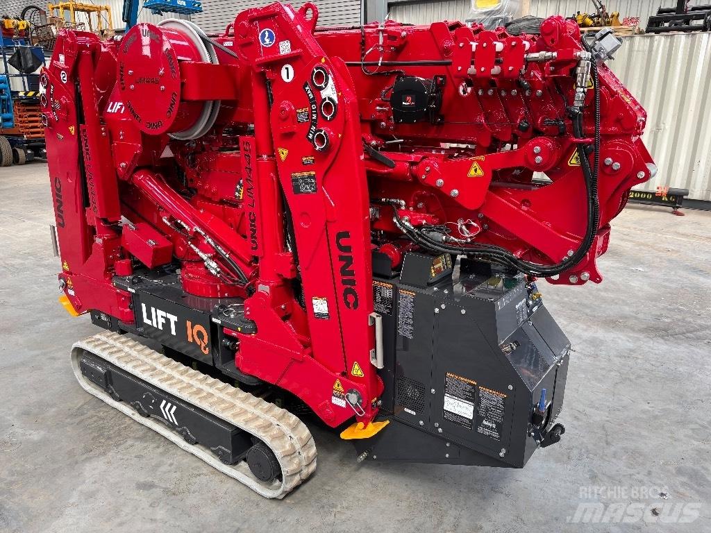 Unic UM 445 Allterrängkranar