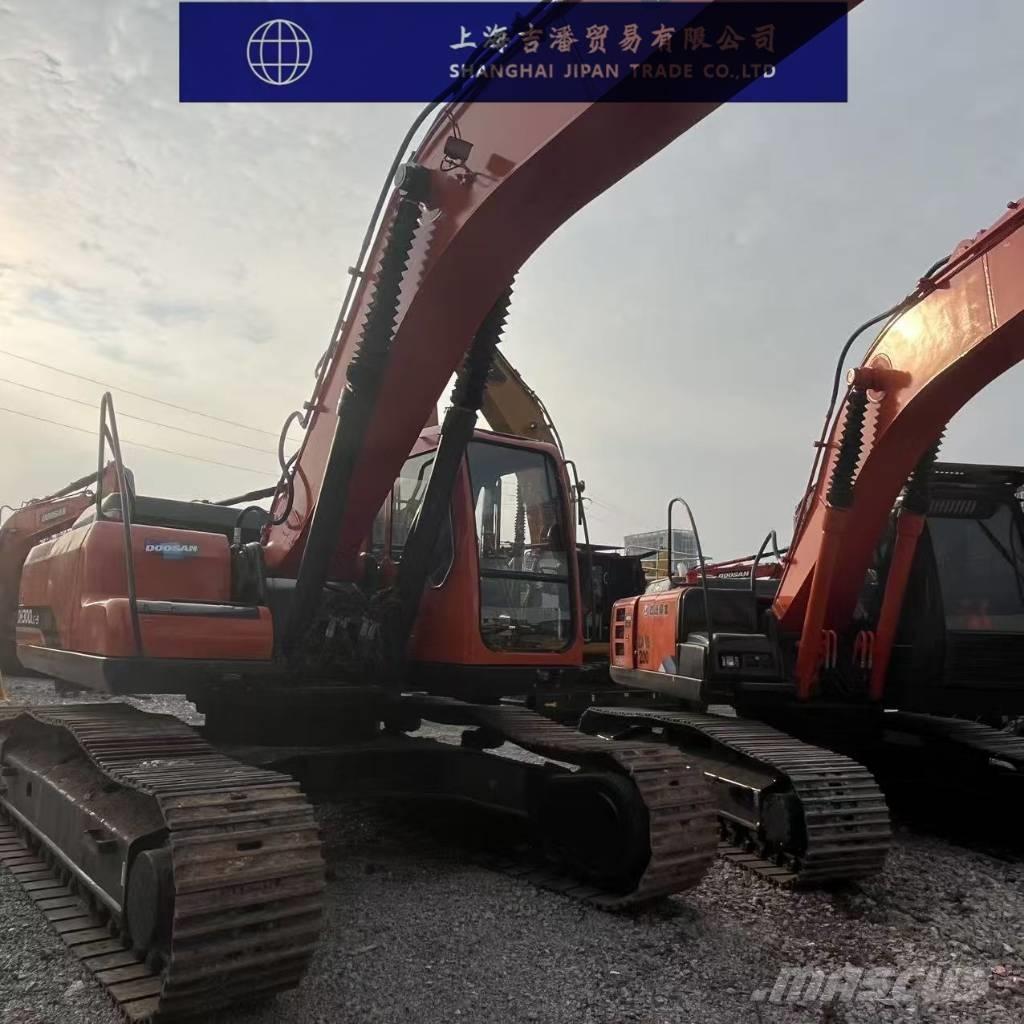 Doosan DH 300 Bandgrävare