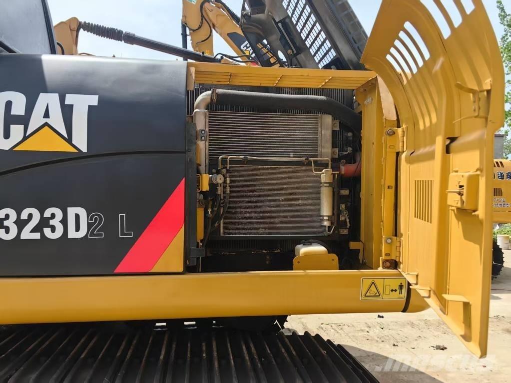 CAT 323 D Bandgrävare