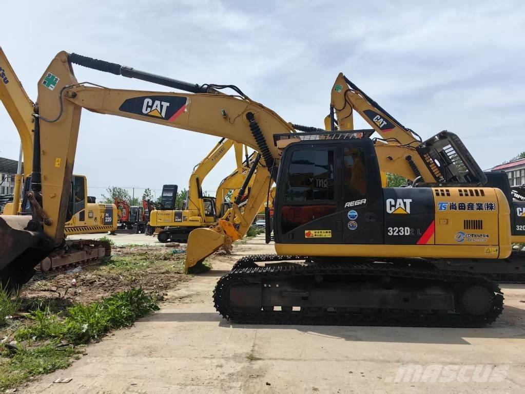 CAT 323 D Bandgrävare