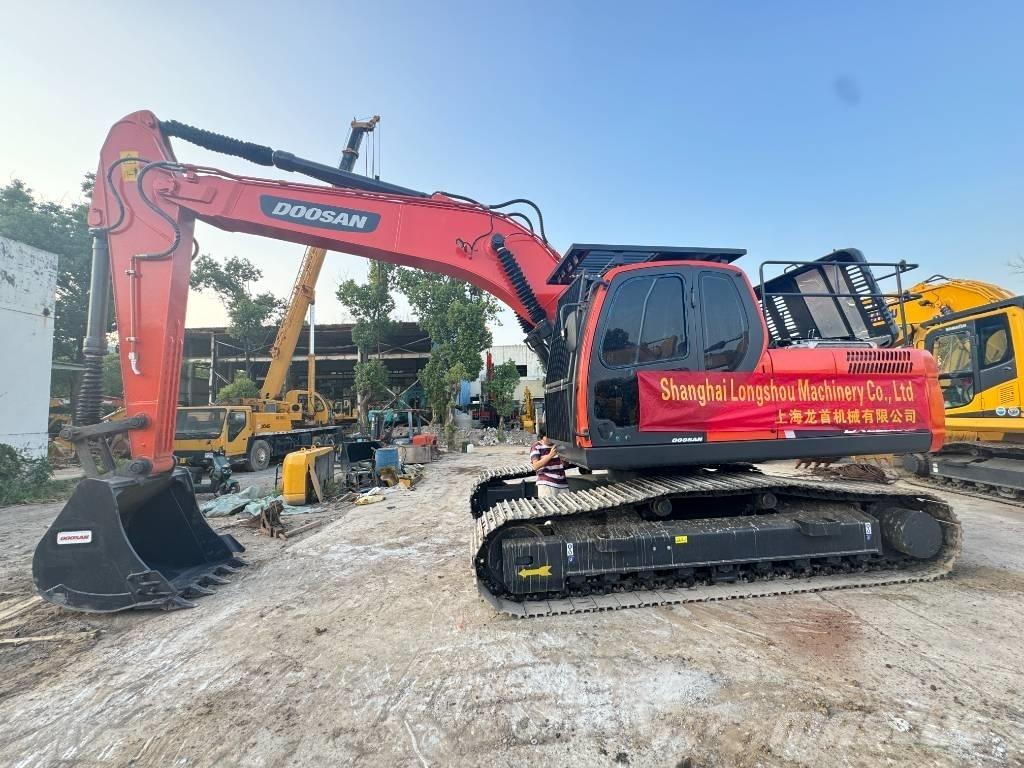 Doosan DX 225 LC Bandgrävare