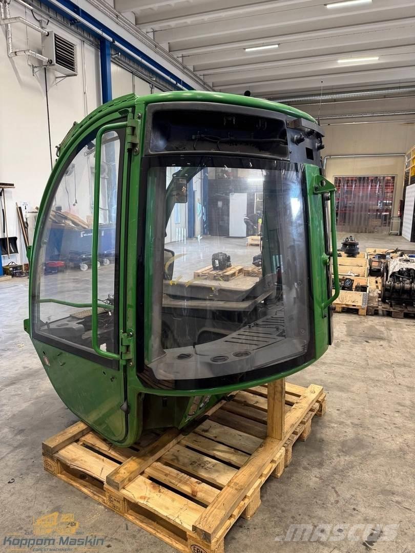 John Deere 1210E Hytter och interiör