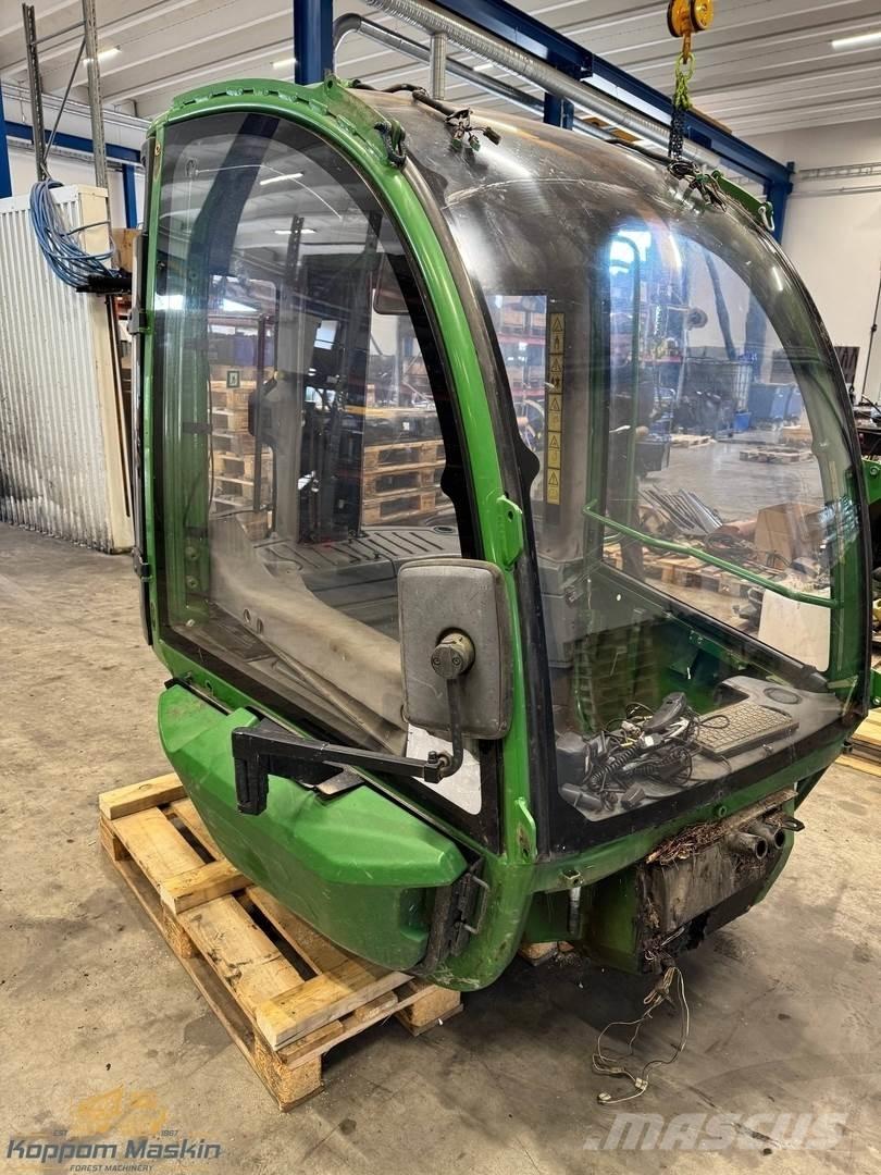 John Deere 1210E Hytter och interiör