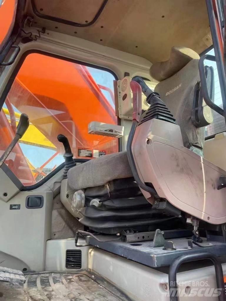 Doosan DH300 Bandgrävare