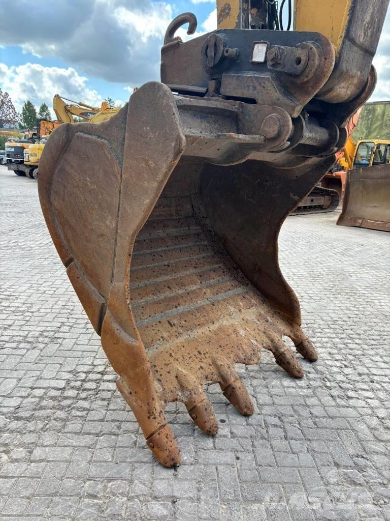 CAT 330 B L Bandgrävare
