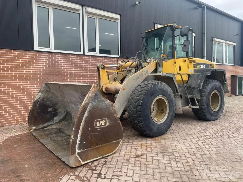 Komatsu WA250-5 Hjullastare