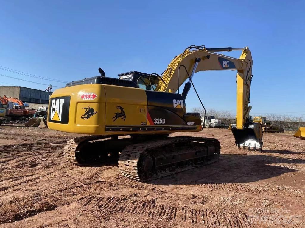 CAT 325 D L Bandgrävare