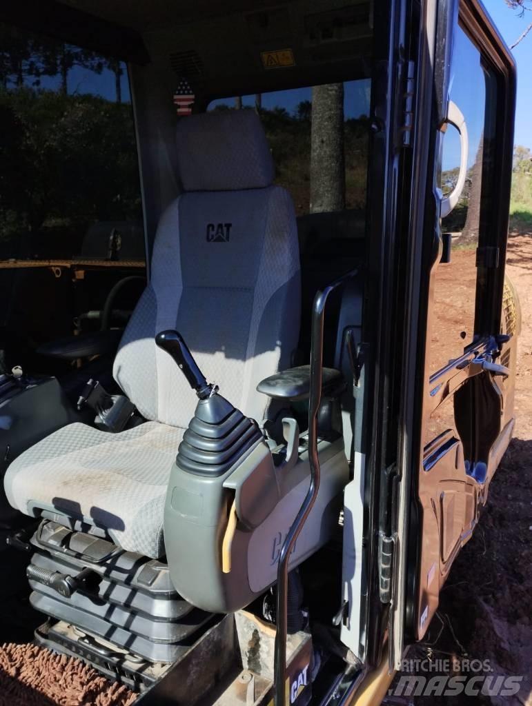 CAT 320D2 Bandgrävare