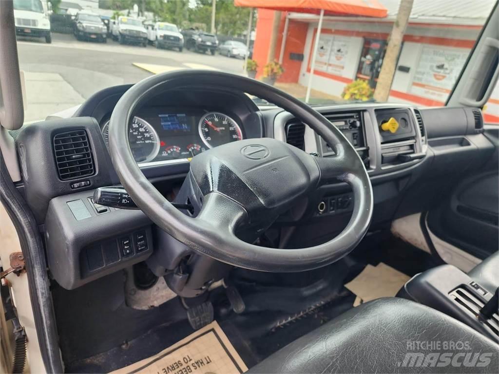 Hino 338 Skåpbilar