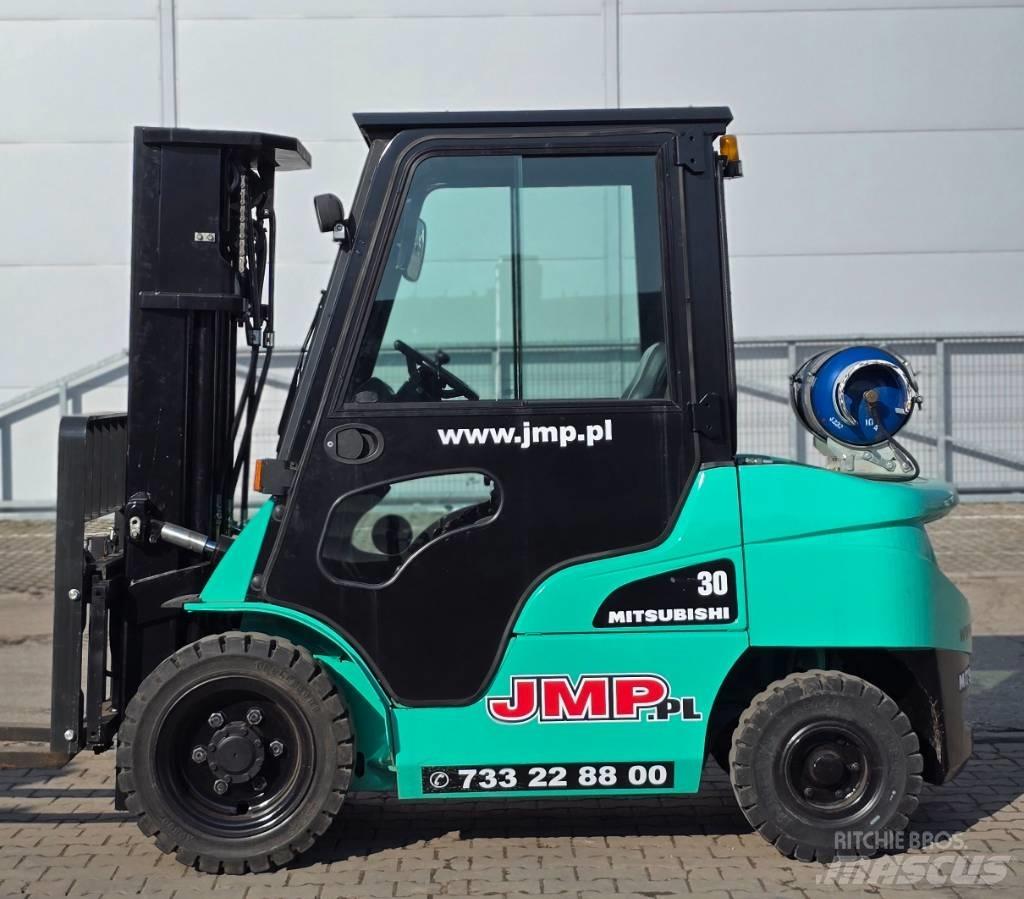 Mitsubishi FG 30 N Gasolmotviktstruckar