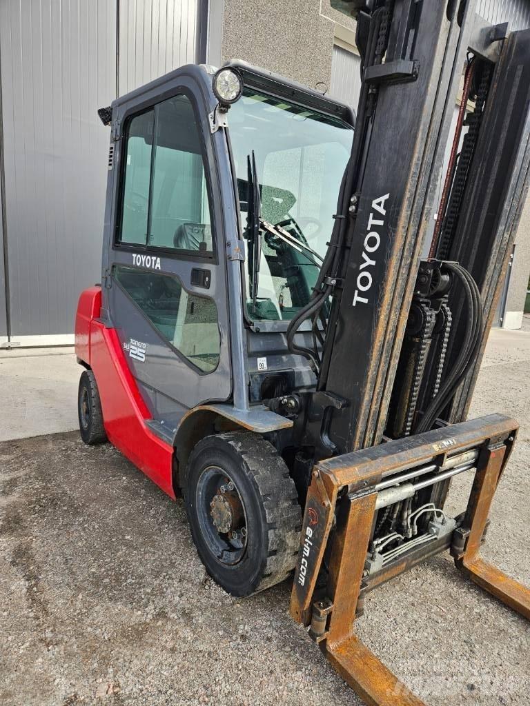 Toyota 02-8 FDF 25 Dieselmotviktstruckar