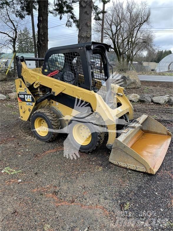 CAT 242D Kompaktlastare