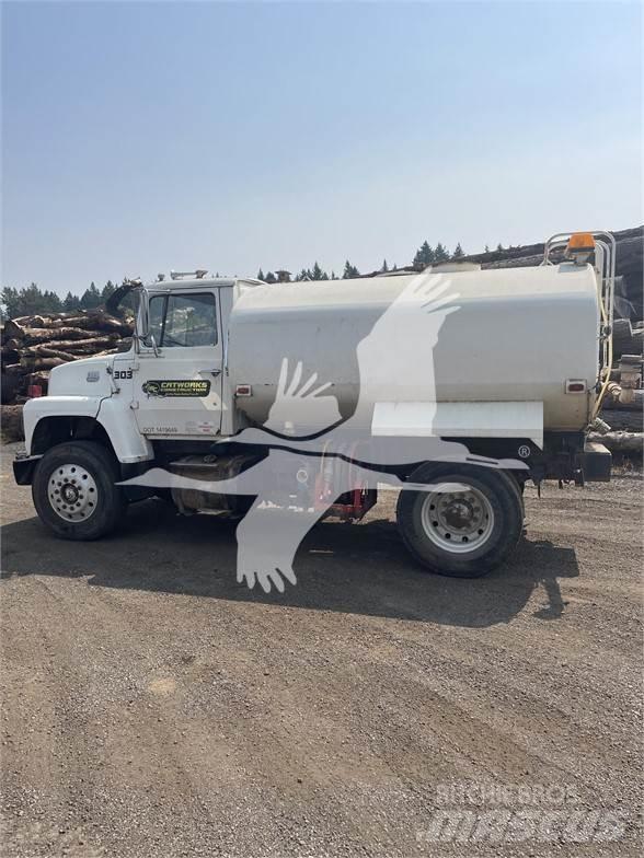 Ford 8000 Vattentankbilar