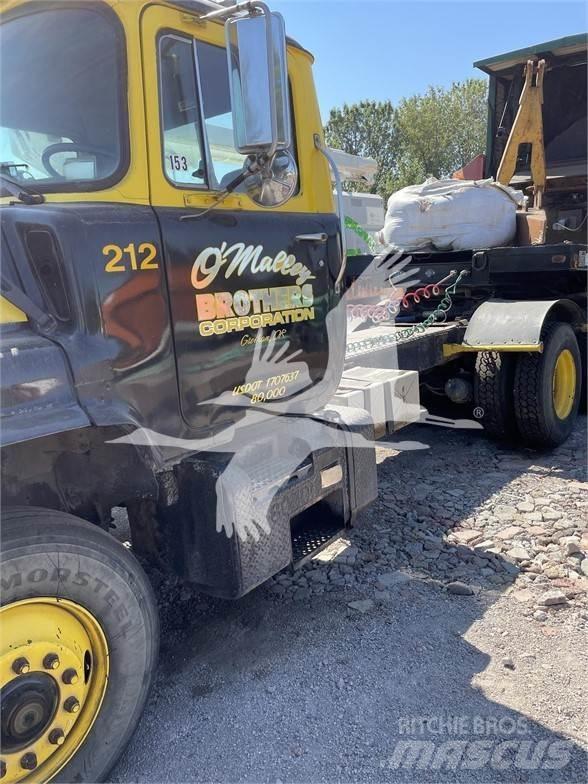 Mack DM688S Dragbilar