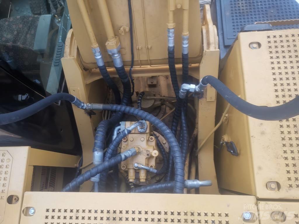 CAT 330 D Bandgrävare