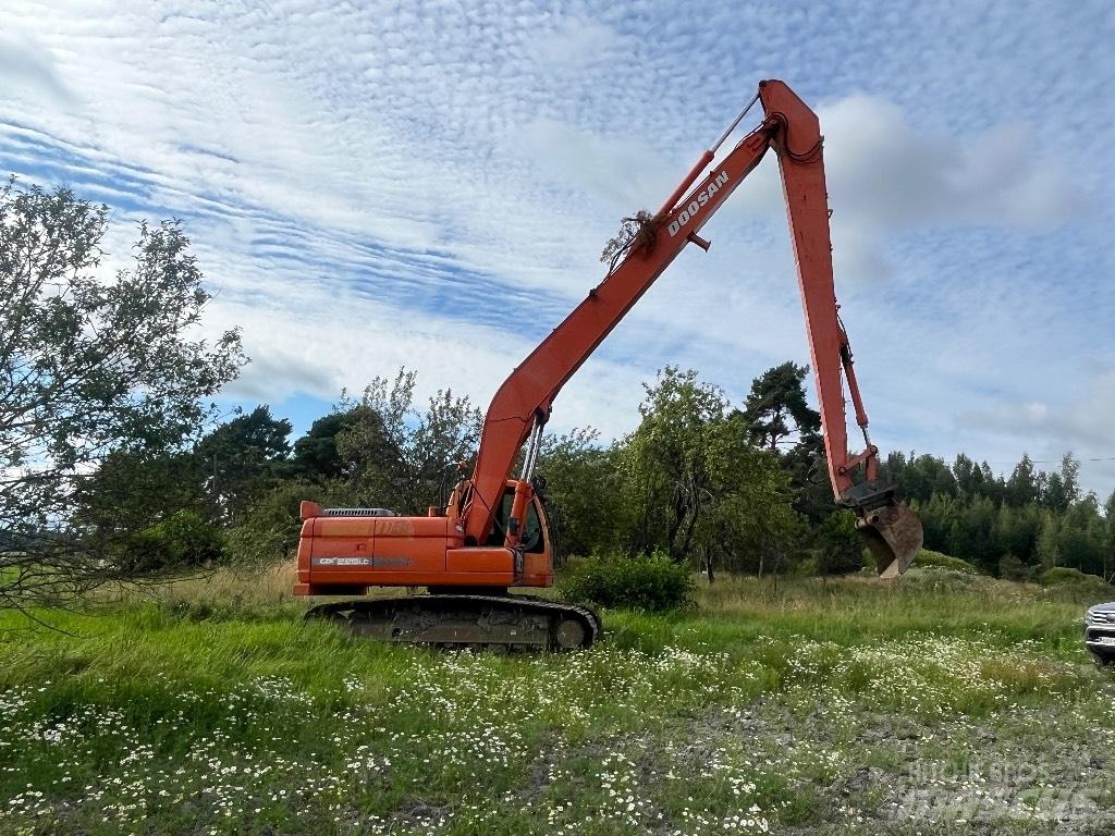 Doosan DX 225 LC Grävmaskiner med lång räckvidd