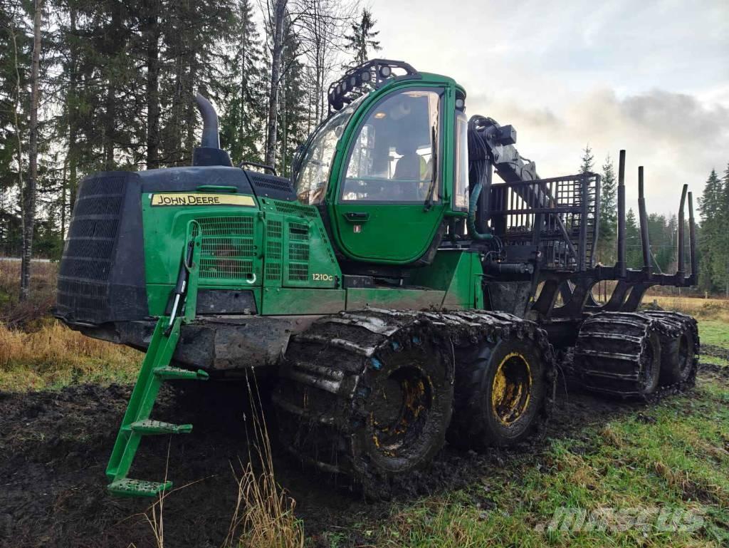 John Deere 1210 G Skotare