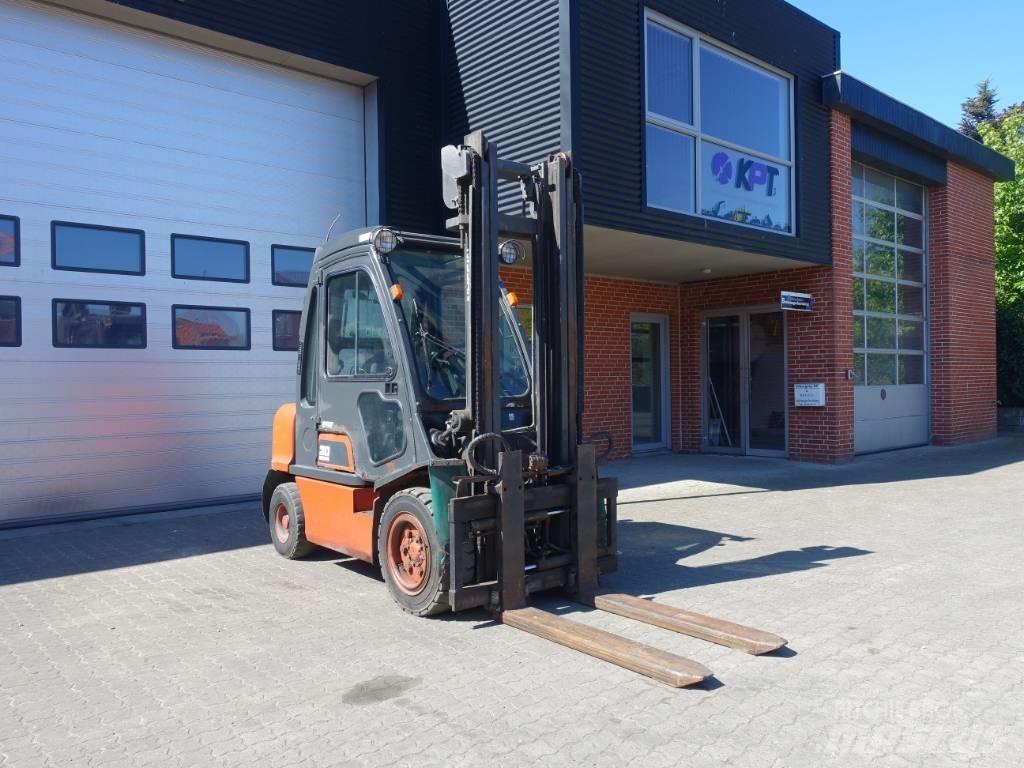 Nissan FGD 02A30Q Dieselmotviktstruckar