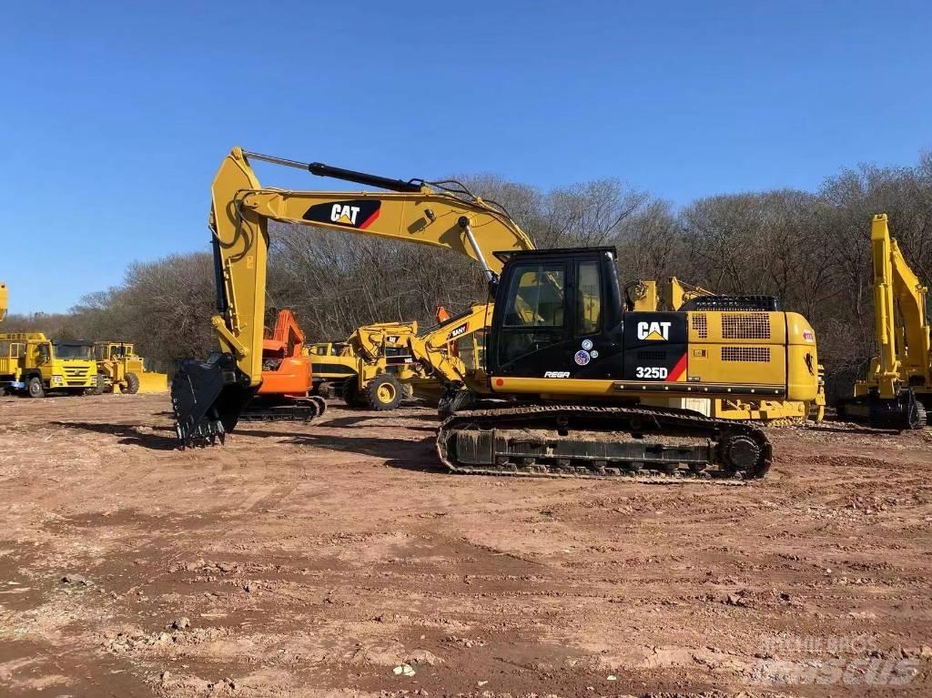 CAT 325 D L Bandgrävare