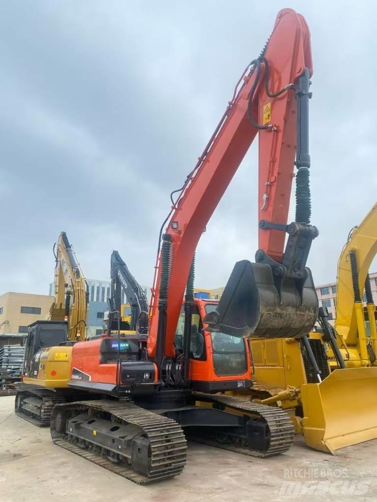 Doosan DX 225 LC Bandgrävare