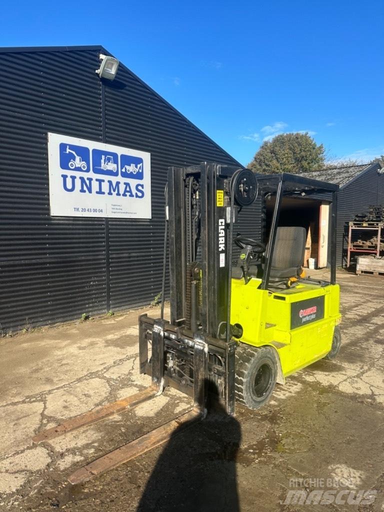 Clark CM25 Elmotviktstruckar