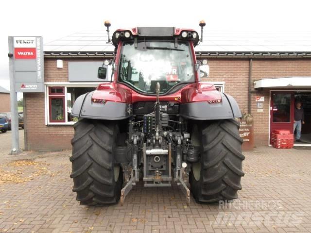 Valtra T154 VERSU Traktorer