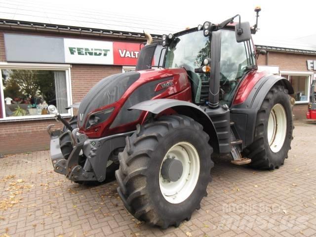 Valtra T154 VERSU Traktorer