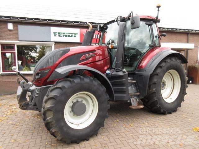 Valtra T154 VERSU Traktorer