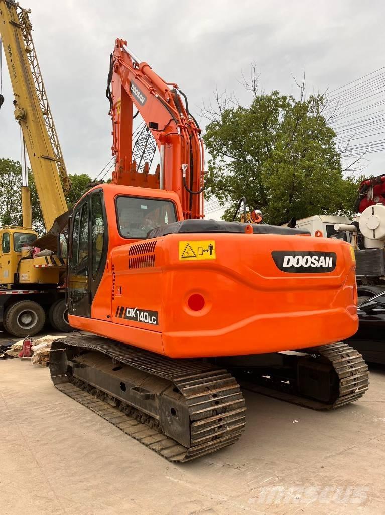 Doosan DX 140 LC Bandgrävare