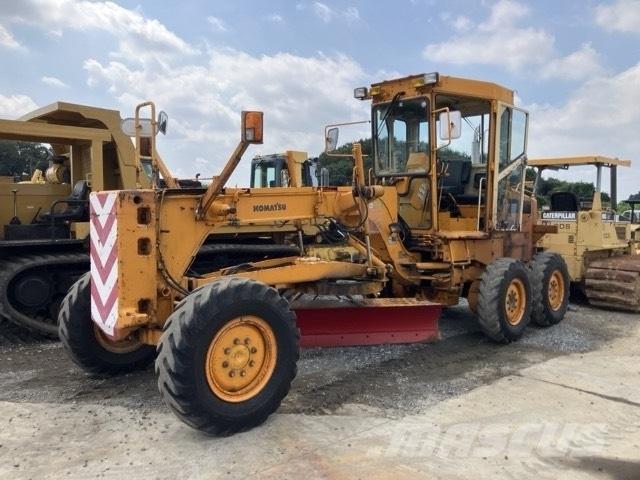 Komatsu GD 405 A-2 Väghyvlar