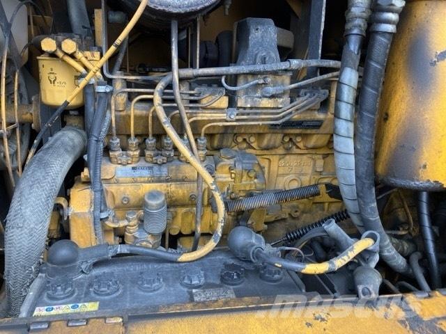 Komatsu GD 405 A-2 Väghyvlar