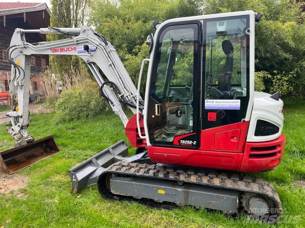 Takeuchi TB250-2 Minigrävare < 7t