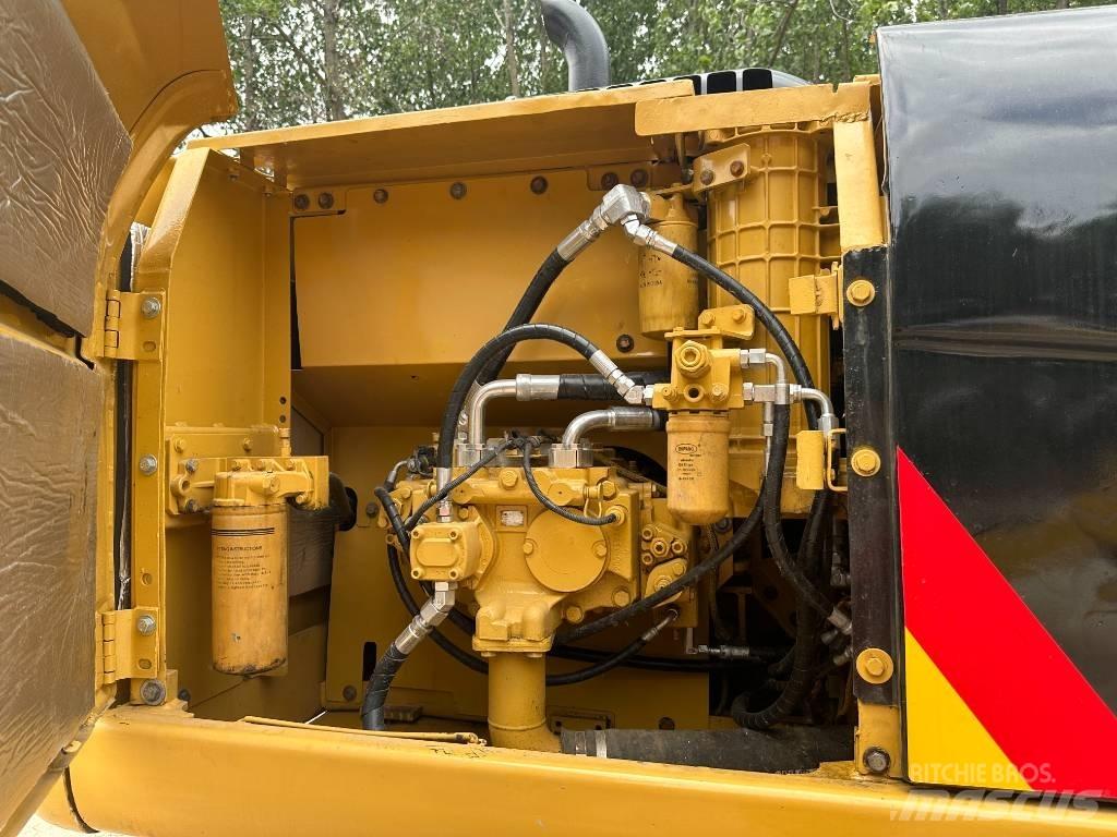 CAT 320D Bandgrävare