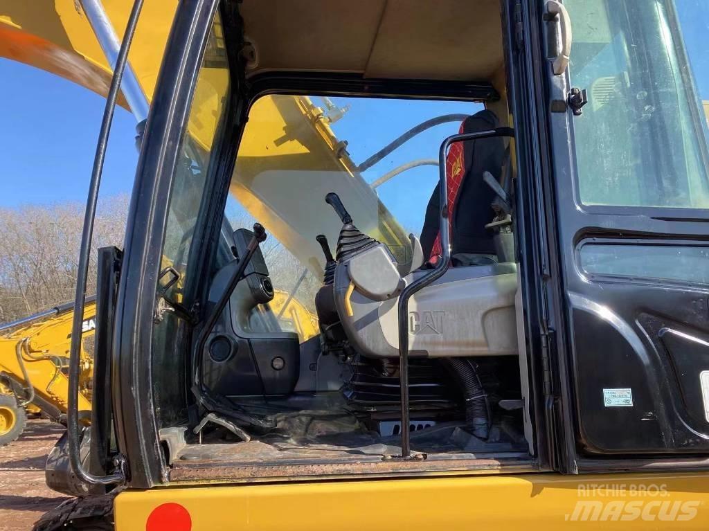 CAT 325 D L Bandgrävare