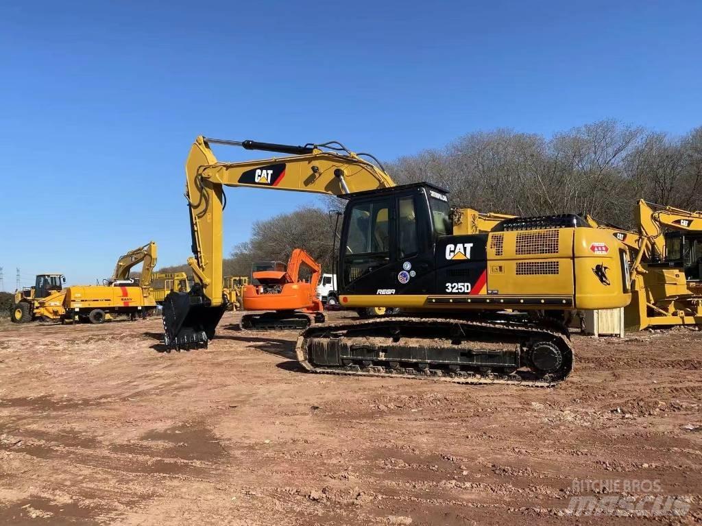 CAT 325 D L Bandgrävare