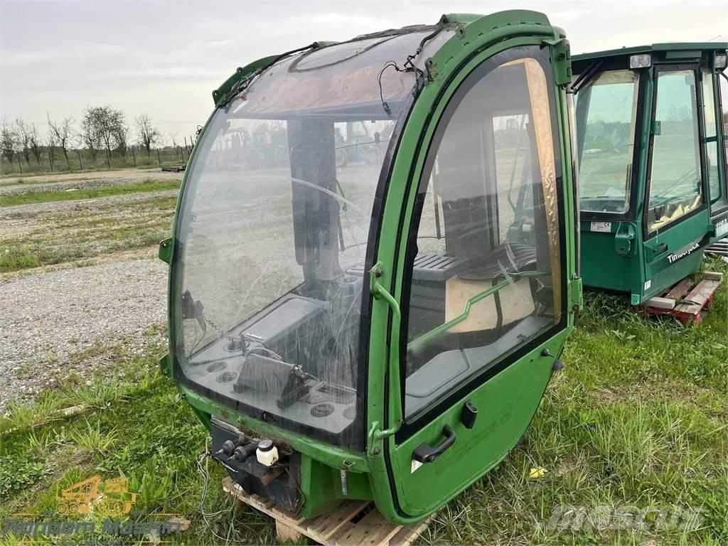 John Deere 1470E Hytter och interiör